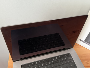 Apple MacBook Pro 16" 2021 | 1TB SSD! | M1 PRO 10/16 | 16GB (2 foto / 10)