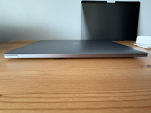 Apple MacBook Pro 13 2020/ M1 /16GB RAM / 256GB SSD (5 foto / 10)