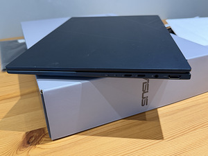ASUS ZenBook 14 OLED / Ultra 9 185H / 32GB 7467MHz / 1TB SSD (4 foto / 10)