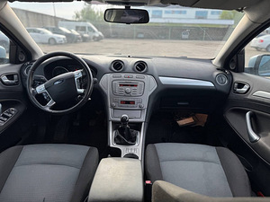 FORD MONDEO (8 foto / 9)