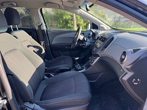 CHEVROLET AVEO (8 foto / 8)