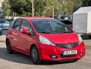 HONDA JAZZ (3 фото из 8)