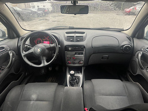 ALFA ROMEO 147 (6 foto / 8)
