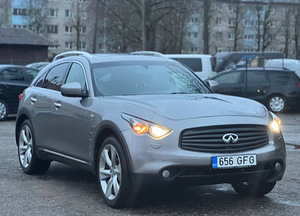 INFINITI FX37 (4 foto / 9)