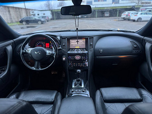 INFINITI FX37 (7 foto / 13)