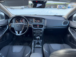 VOLVO V40 (6 фото из 8)