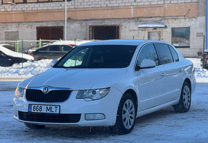SKODA SUPERB (2 фото из 8)