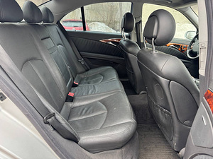 MERCEDES-BENZ E 320 CDI (8 foto / 8)