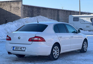 SKODA SUPERB (5 foto / 8)