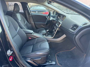 VOLVO V40 (6 foto / 8)