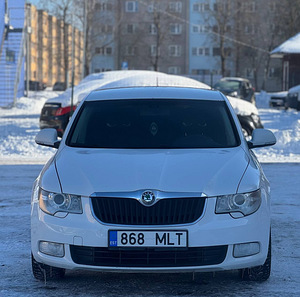 SKODA SUPERB (1 фото из 8)