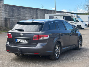 TOYOTA AVENSIS (3 foto / 8)