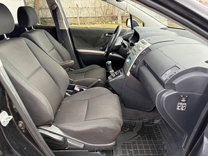 TOYOTA COROLLA VERSO (8 фото из 8)