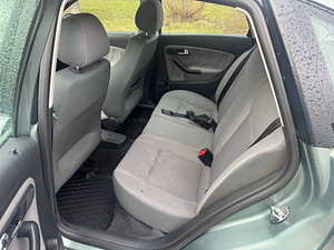SEAT IBIZA (7 foto / 7)