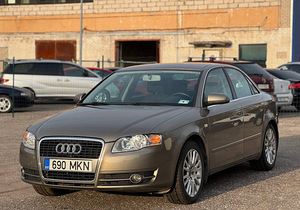 AUDI A4 (1 foto / 8)