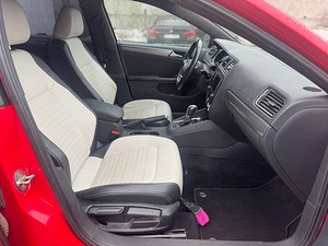 VOLKSWAGEN JETTA (8 foto / 8)