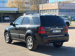 KIA SORENTO (3 фото из 7)