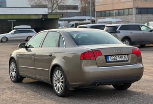 AUDI A4 (8 foto / 8)