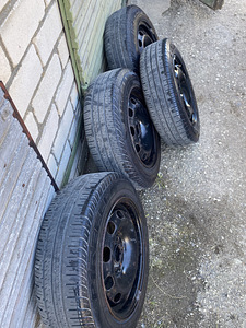 VW диски + Pirelli летние шины 165/70/14. (5 фото из 10)