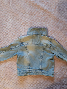 H&M teksatagi s. 4-5a (2 foto / 4)