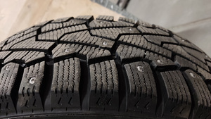 Nissan Qashqai 215/60/17 Pirelli ice zero 9mm (5 foto / 8)