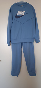 Nike spordidress 137 - 147 (1 foto / 7)