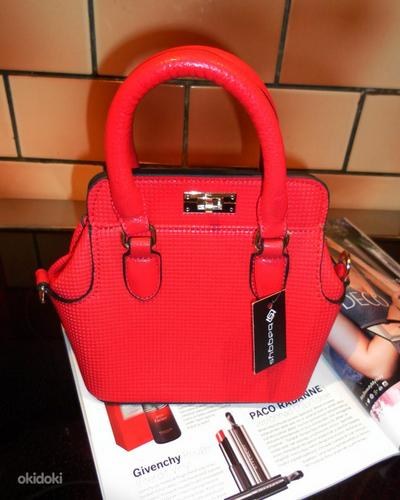 Чудная маленькая красная кожаная сумочка, новая (фото #4)