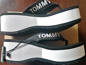 Ilusad naiste rannaplätud Tommy Jeans oroginaal, s.40, uus (1 foto / 3)