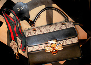 Gucci черно-бежевая сумочка с пчелой в руку-на плечо