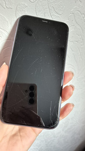 iPhone 11 64MB (6 foto / 8)