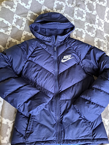 Nike jope 158-170 (1 foto / 4)