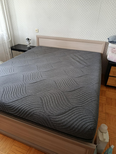 Кровать с матрасом