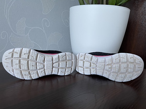 Skechers tossud, s. 30 (6 foto / 6)