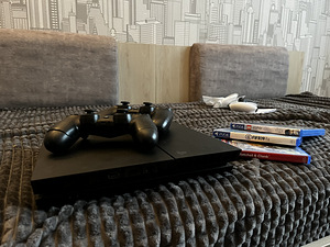 PlayStation 4 + 2 gamepads + games (2 foto / 2)