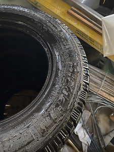 Michelin agilis 215/70/15c (3 foto / 4)