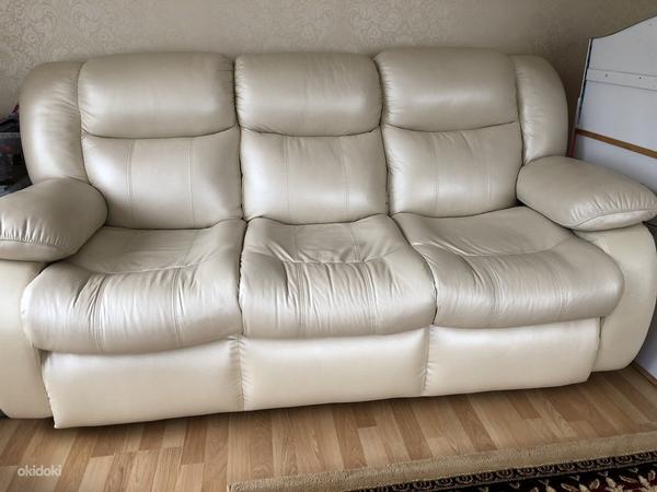 Кожаный прямой диван - перламутровый бежевый (фото #1)