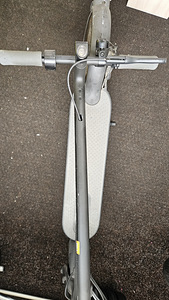 Электросамокат Xiaomi Mi Electric Scooter Essential (4 фото из 8)