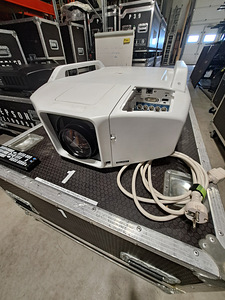 Projektor Epson 7500 ANSI (2 foto / 3)