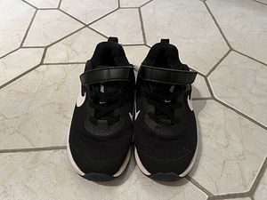 Кроссовки Nike (1 фото из 4)