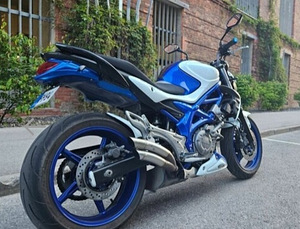 Suzuki SFV 650 (2 foto / 2)