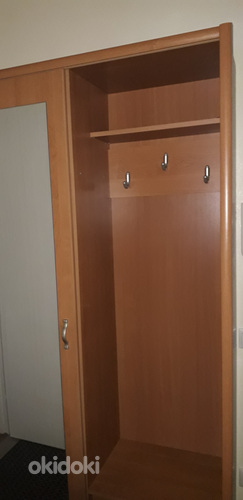 Шкаф со сдвижной дверью и зеркалом (фото #1)