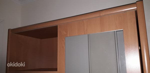 Шкаф со сдвижной дверью и зеркалом (фото #3)