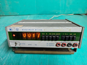 Digitaal multimeeter (2 foto / 2)