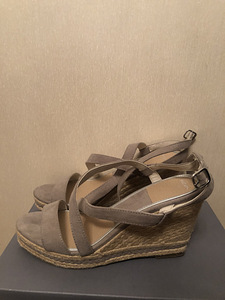 Босоножки Oysho (size 39) (3 фото из 3)