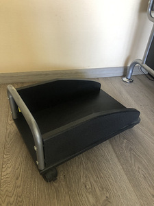 Компьютерный стол (3 фото из 3)