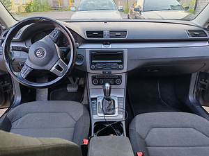 Volkswagen Passat 2011 (6 foto / 14)