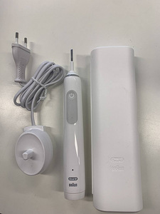 LOT! Elektriline hambahari Oral-B PRO 3 3500 + reisikarp (8 foto / 8)