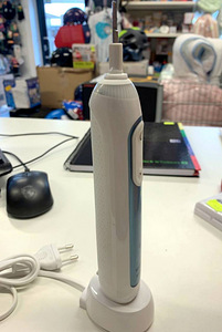 LOT! Oral-B Genius elektriline hambahari (3 foto / 3)