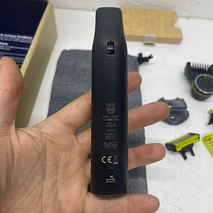 Триммер Philips OneBlade Pro 360 QP6551 (7 фото из 10)