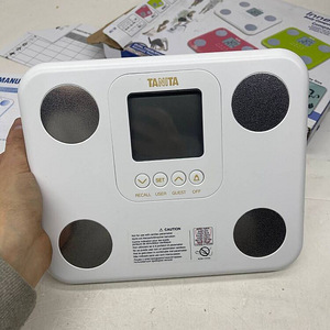 Цифровые весы Tanita BC 730 (9 фото из 9)